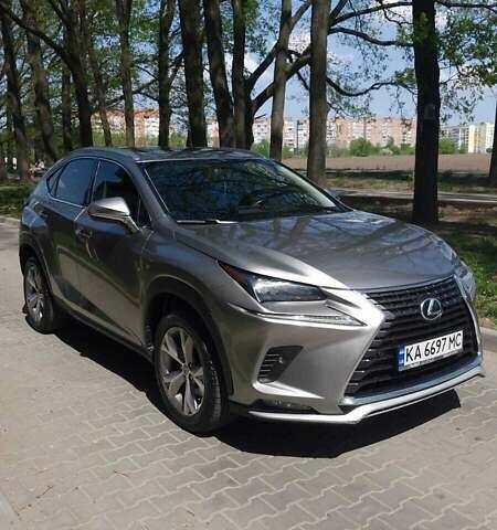 Серый Лексус НХ, объемом двигателя 2 л и пробегом 165 тыс. км за 21500 $, фото 3 на Automoto.ua