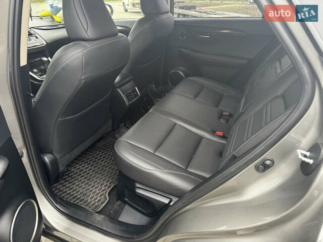 Сірий Лексус НХ, об'ємом двигуна 2 л та пробігом 67 тис. км за 25700 $, фото 18 на Automoto.ua
