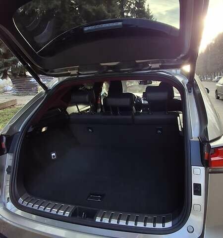 Сірий Лексус НХ, об'ємом двигуна 2 л та пробігом 140 тис. км за 23500 $, фото 4 на Automoto.ua