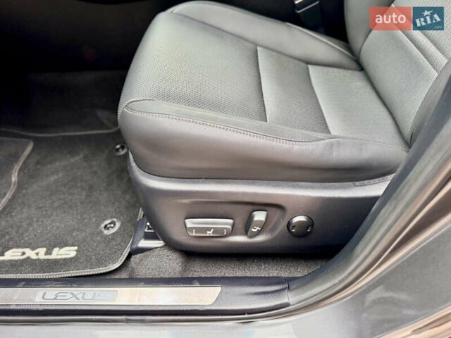 Сірий Лексус НХ, об'ємом двигуна 2 л та пробігом 56 тис. км за 20999 $, фото 44 на Automoto.ua