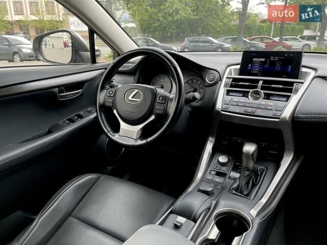 Сірий Лексус НХ, об'ємом двигуна 2 л та пробігом 139 тис. км за 23500 $, фото 10 на Automoto.ua