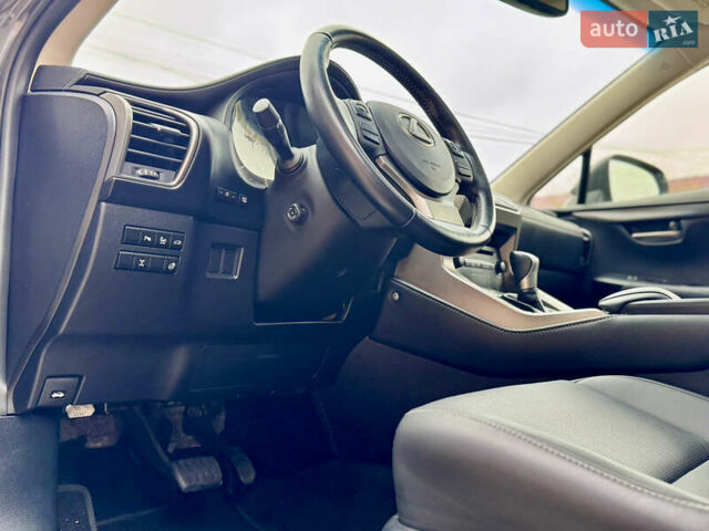 Сірий Лексус НХ, об'ємом двигуна 2 л та пробігом 55 тис. км за 20999 $, фото 41 на Automoto.ua