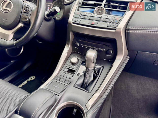 Сірий Лексус НХ, об'ємом двигуна 2 л та пробігом 56 тис. км за 20999 $, фото 43 на Automoto.ua