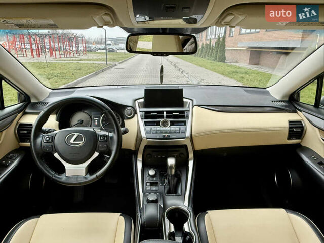 Серый Лексус НХ, объемом двигателя 2 л и пробегом 140 тыс. км за 23500 $, фото 2 на Automoto.ua