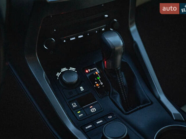 Лексус НХ 2017 в Черновцах на Automoto.ua Серый Лексус НХ, объемом двигателя 2 л и пробегом 138 тыс. км за 25900 $, фото 37 на Automoto.ua