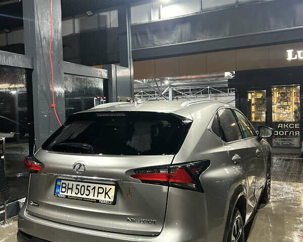 Сірий Лексус НХ, об'ємом двигуна 2 л та пробігом 153 тис. км за 20000 $, фото 1 на Automoto.ua