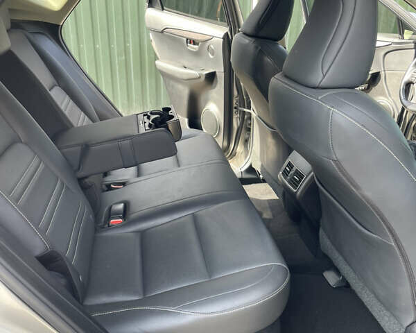 Сірий Лексус НХ, об'ємом двигуна 2 л та пробігом 54 тис. км за 28000 $, фото 1 на Automoto.ua