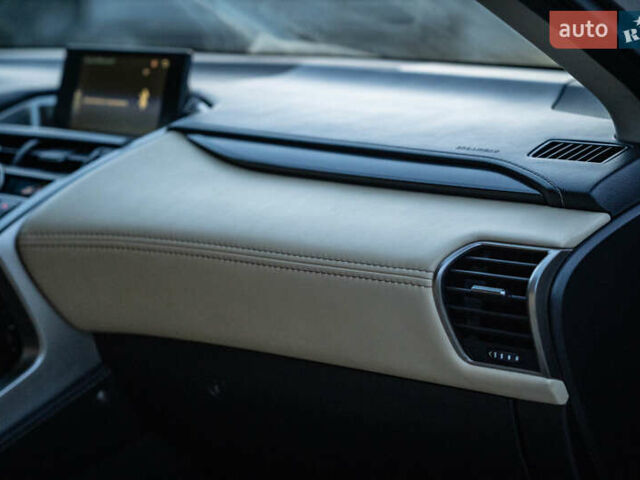 Лексус НХ 2017 в Черновцах на Automoto.ua Серый Лексус НХ, объемом двигателя 2 л и пробегом 138 тыс. км за 25900 $, фото 39 на Automoto.ua