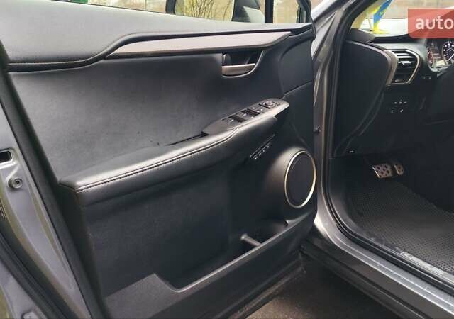 Сірий Лексус НХ, об'ємом двигуна 1.99 л та пробігом 139 тис. км за 24900 $, фото 18 на Automoto.ua