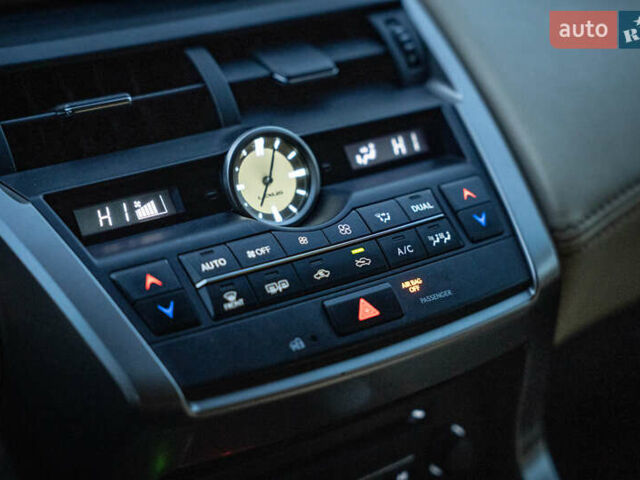 Лексус НХ 2017 в Черновцах на Automoto.ua Серый Лексус НХ, объемом двигателя 2 л и пробегом 138 тыс. км за 25900 $, фото 36 на Automoto.ua