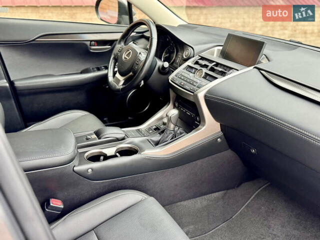 Сірий Лексус НХ, об'ємом двигуна 2 л та пробігом 55 тис. км за 20999 $, фото 67 на Automoto.ua