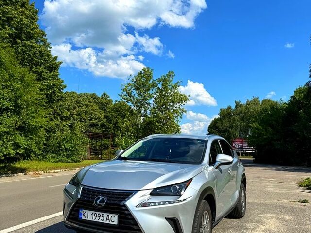 Серый Лексус НХ, объемом двигателя 2 л и пробегом 104 тыс. км за 30000 $, фото 1 на Automoto.ua