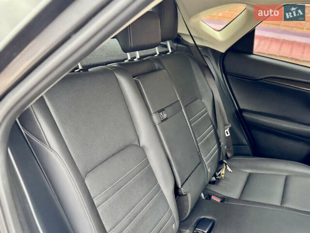 Сірий Лексус НХ, об'ємом двигуна 2 л та пробігом 55 тис. км за 20999 $, фото 56 на Automoto.ua
