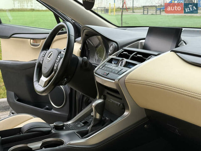 Серый Лексус НХ, объемом двигателя 2 л и пробегом 140 тыс. км за 23500 $, фото 3 на Automoto.ua