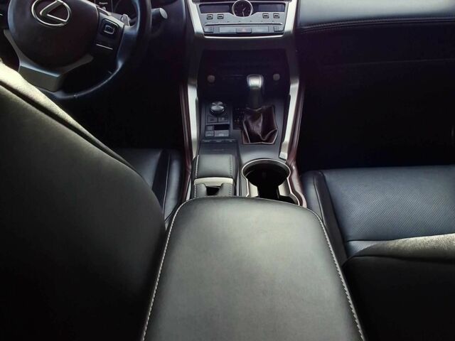 Серый Лексус НХ, объемом двигателя 2 л и пробегом 140 тыс. км за 23500 $, фото 9 на Automoto.ua