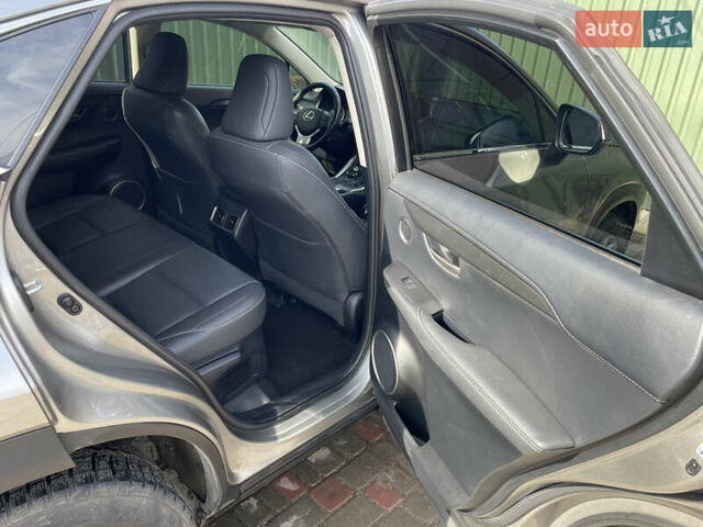 Сірий Лексус НХ, об'ємом двигуна 2 л та пробігом 54 тис. км за 28000 $, фото 5 на Automoto.ua