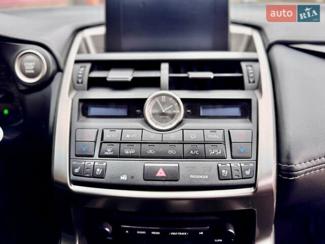 Сірий Лексус НХ, об'ємом двигуна 2 л та пробігом 55 тис. км за 20999 $, фото 71 на Automoto.ua