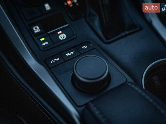 Лексус НХ 2017 в Черновцах на Automoto.ua Серый Лексус НХ, объемом двигателя 2 л и пробегом 138 тыс. км за 25900 $, фото 38 на Automoto.ua