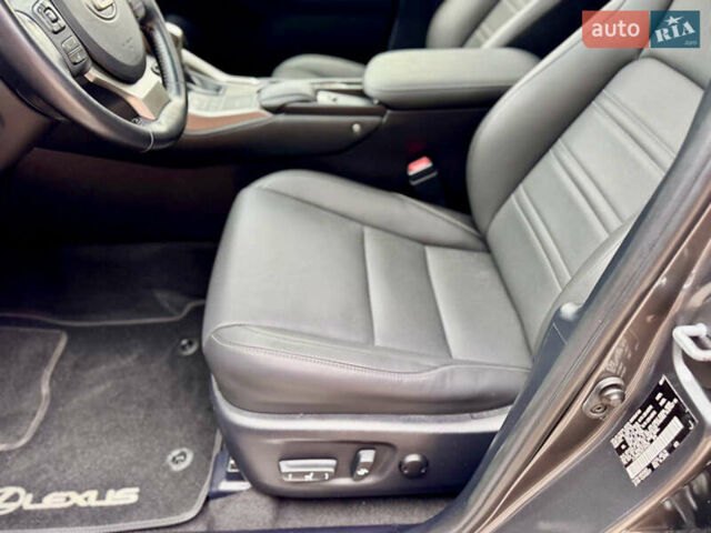 Сірий Лексус НХ, об'ємом двигуна 2 л та пробігом 56 тис. км за 20999 $, фото 45 на Automoto.ua