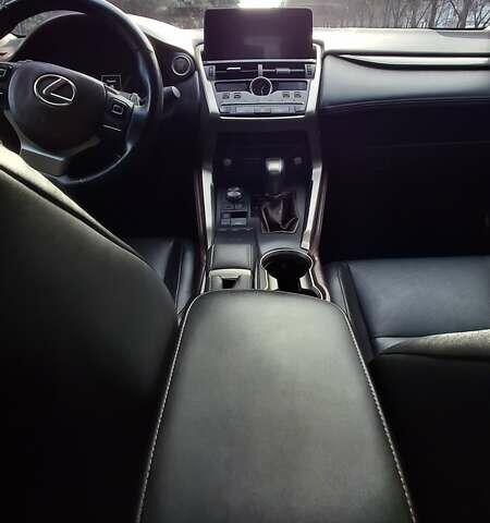 Сірий Лексус НХ, об'ємом двигуна 2 л та пробігом 140 тис. км за 23500 $, фото 9 на Automoto.ua