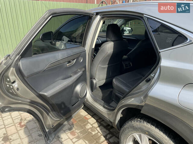 Сірий Лексус НХ, об'ємом двигуна 2 л та пробігом 54 тис. км за 28000 $, фото 13 на Automoto.ua