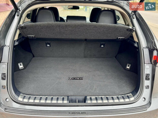 Сірий Лексус НХ, об'ємом двигуна 2 л та пробігом 55 тис. км за 20999 $, фото 54 на Automoto.ua