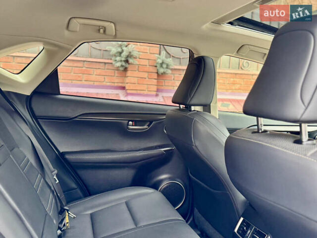 Сірий Лексус НХ, об'ємом двигуна 2 л та пробігом 55 тис. км за 20999 $, фото 61 на Automoto.ua