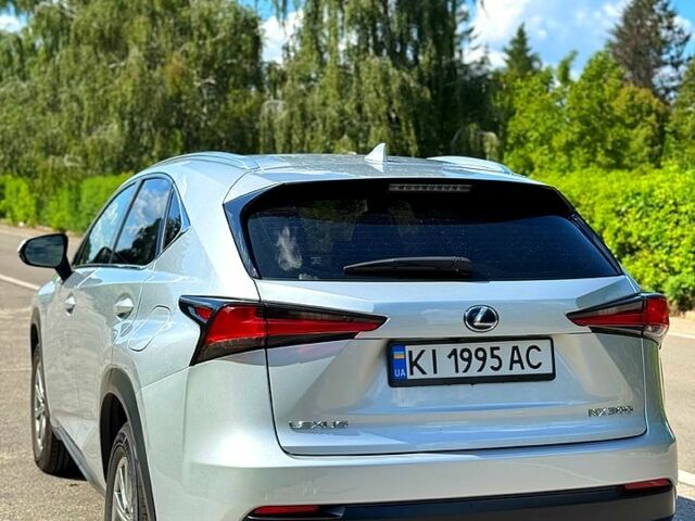 Серый Лексус НХ, объемом двигателя 2 л и пробегом 104 тыс. км за 30000 $, фото 2 на Automoto.ua