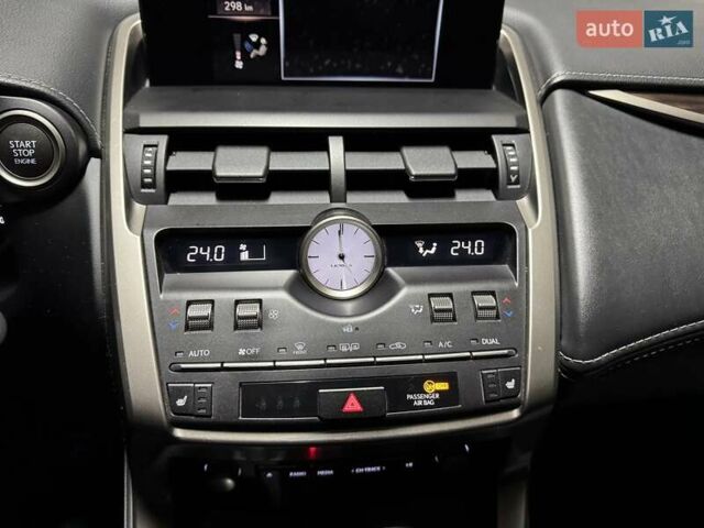 Сірий Лексус НХ, об'ємом двигуна 1.99 л та пробігом 35 тис. км за 35555 $, фото 40 на Automoto.ua