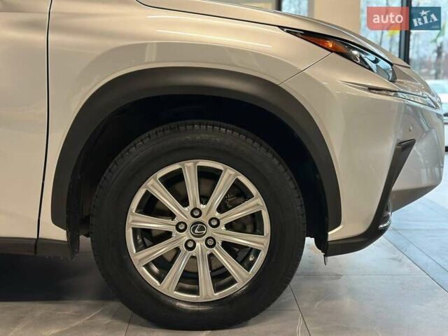 Сірий Лексус НХ, об'ємом двигуна 2.49 л та пробігом 100 тис. км за 32900 $, фото 2 на Automoto.ua