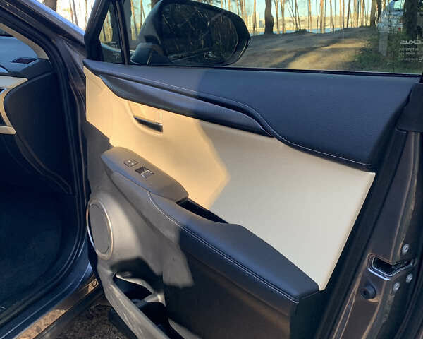Сірий Лексус НХ, об'ємом двигуна 2 л та пробігом 78 тис. км за 28000 $, фото 15 на Automoto.ua