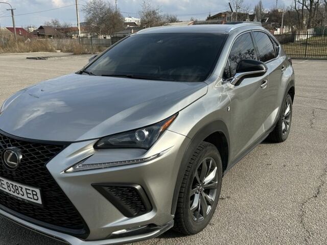 Сірий Лексус НХ, об'ємом двигуна 2 л та пробігом 131 тис. км за 30000 $, фото 1 на Automoto.ua