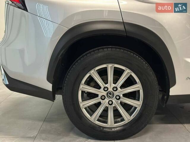 Сірий Лексус НХ, об'ємом двигуна 2.49 л та пробігом 100 тис. км за 32900 $, фото 5 на Automoto.ua