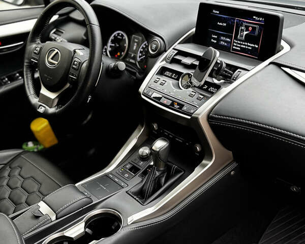 Лексус НХ 2018 у Києві на Automoto.ua Сірий Лексус НХ, об'ємом двигуна 2 л та пробігом 82 тис. км за 36000 $, фото 30 на Automoto.ua