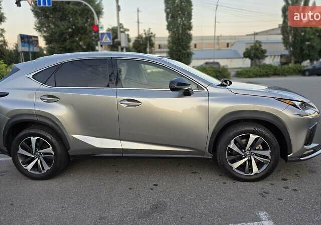 Серый Лексус НХ, объемом двигателя 2 л и пробегом 51 тыс. км за 28500 $, фото 6 на Automoto.ua