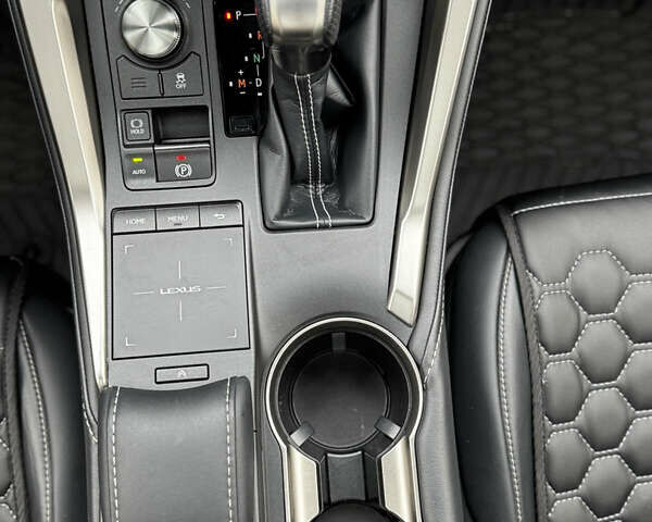 Лексус НХ 2018 у Києві на Automoto.ua Сірий Лексус НХ, об'ємом двигуна 2 л та пробігом 82 тис. км за 36000 $, фото 25 на Automoto.ua