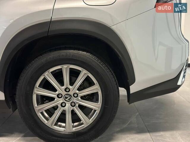 Серый Лексус НХ, объемом двигателя 2.49 л и пробегом 100 тыс. км за 29900 $, фото 4 на Automoto.ua