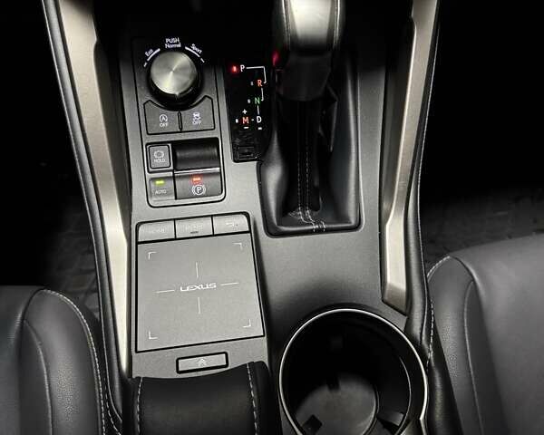 Сірий Лексус НХ, об'ємом двигуна 1.99 л та пробігом 35 тис. км за 35555 $, фото 41 на Automoto.ua