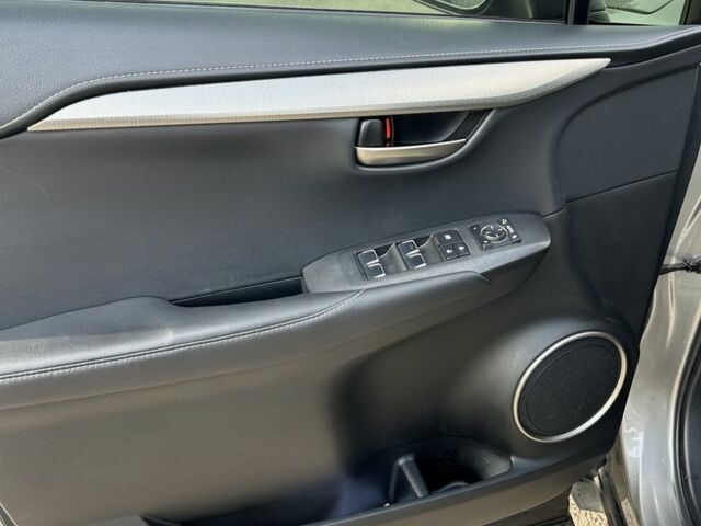 Сірий Лексус НХ, об'ємом двигуна 2 л та пробігом 131 тис. км за 30000 $, фото 9 на Automoto.ua