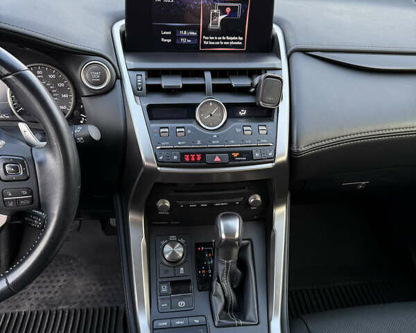 Серый Лексус НХ, объемом двигателя 2 л и пробегом 59 тыс. км за 30000 $, фото 9 на Automoto.ua