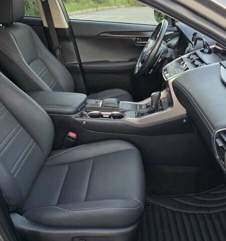 Серый Лексус НХ, объемом двигателя 2 л и пробегом 51 тыс. км за 28500 $, фото 22 на Automoto.ua