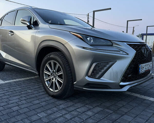 Сірий Лексус НХ, об'ємом двигуна 2 л та пробігом 59 тис. км за 32000 $, фото 3 на Automoto.ua
