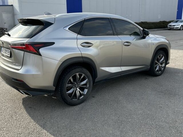 Сірий Лексус НХ, об'ємом двигуна 2 л та пробігом 131 тис. км за 30000 $, фото 4 на Automoto.ua