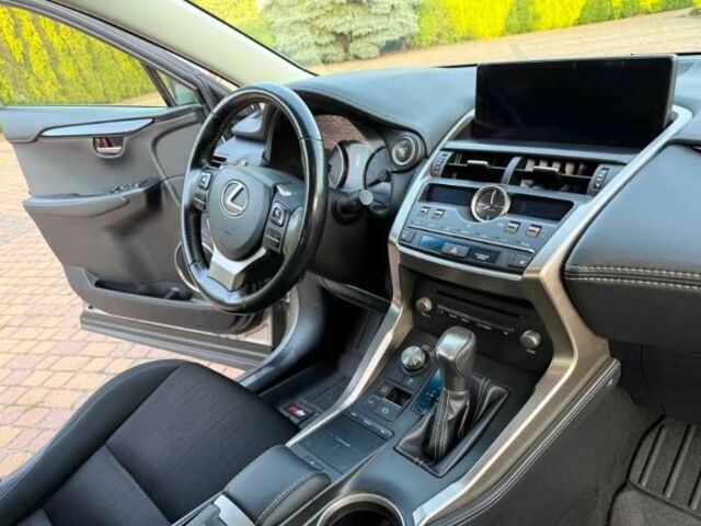 Серый Лексус НХ, объемом двигателя 2 л и пробегом 79 тыс. км за 20900 $, фото 9 на Automoto.ua