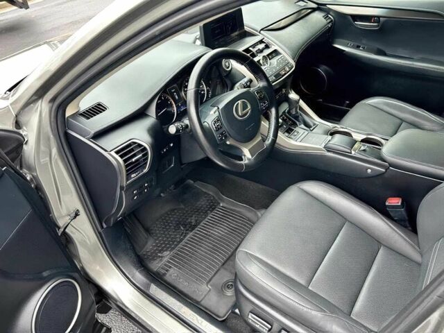 Серый Лексус НХ, объемом двигателя 2 л и пробегом 80 тыс. км за 18000 $, фото 8 на Automoto.ua