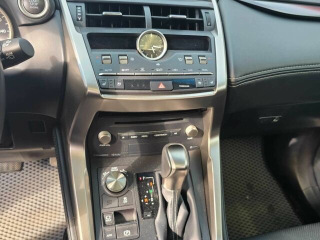 Сірий Лексус НХ, об'ємом двигуна 2 л та пробігом 48 тис. км за 28500 $, фото 5 на Automoto.ua