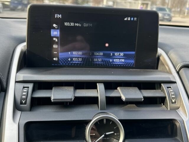 Сірий Лексус НХ, об'ємом двигуна 2 л та пробігом 131 тис. км за 30000 $, фото 19 на Automoto.ua