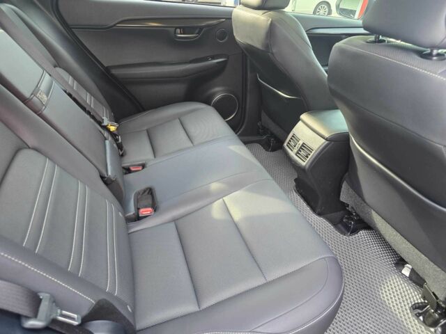 Сірий Лексус НХ, об'ємом двигуна 2 л та пробігом 48 тис. км за 28500 $, фото 7 на Automoto.ua