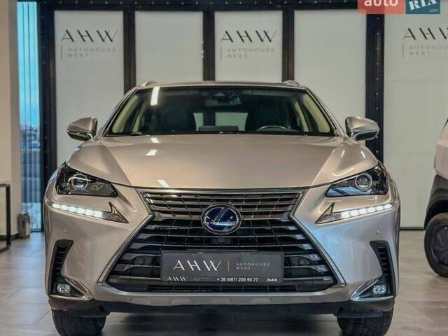 Серый Лексус НХ, объемом двигателя 2.49 л и пробегом 100 тыс. км за 29900 $, фото 1 на Automoto.ua