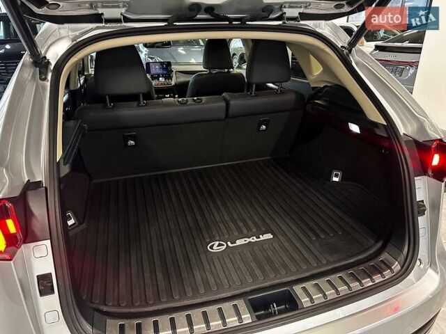 Сірий Лексус НХ, об'ємом двигуна 2.49 л та пробігом 100 тис. км за 32900 $, фото 40 на Automoto.ua